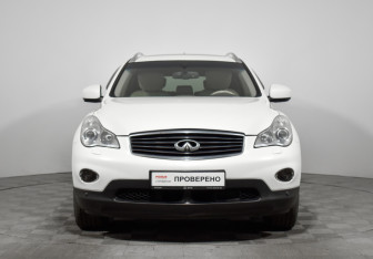 Подержанный автомобиль Infiniti QX50 2014 года (2 фото)