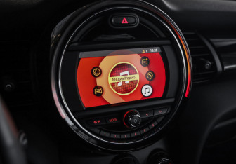 Подержанный автомобиль MINI Hatch 2020 года (14 фото)