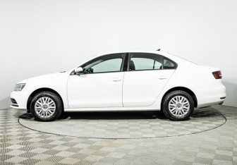 Подержанный автомобиль Volkswagen Jetta Sedan 2017 года (8 фото)