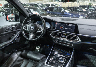 Подержанный автомобиль BMW X5 2022 года (15 фото)