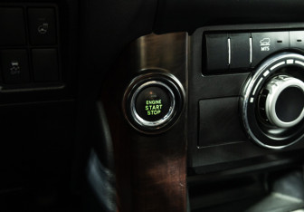 Подержанный автомобиль Toyota Land Cruiser Prado 2015 года (18 фото)