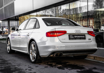 Подержанный автомобиль Audi A4 Sedan 2015 года (7 фото)