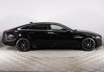 Подержанный автомобиль Jaguar XJ 2016 года (20 фото)