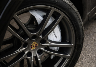Подержанный автомобиль Porsche Cayenne 2019 года (10 фото)