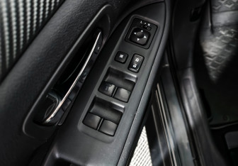 Подержанный автомобиль Mitsubishi Outlander 2013 года (10 фото)