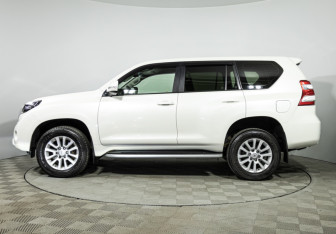 Подержанный автомобиль Toyota Land Cruiser Prado 2014 года (8 фото)