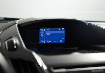 Подержанный автомобиль Ford Kuga 2015 года (13 фото)