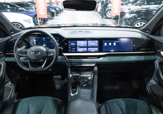 Подержанный автомобиль Geely Monjaro 2024 года (17 фото)