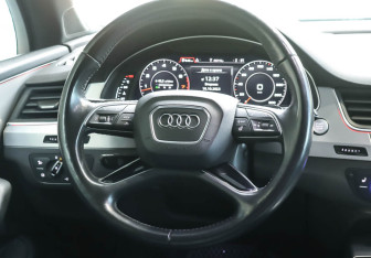 Подержанный автомобиль Audi Q7 2015 года (48 фото)
