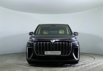 Подержанный автомобиль Voyah Dream 2024 года (2 фото)