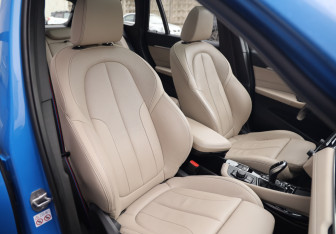 Подержанный автомобиль BMW X1 2021 года (26 фото)