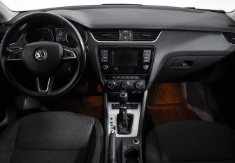 Подержанный автомобиль Skoda Octavia Liftback 2014 года (18 фото)
