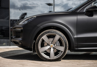 Подержанный автомобиль Porsche Cayenne 2021 года (10 фото)