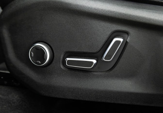 Подержанный автомобиль Geely Monjaro 2023 года (16 фото)