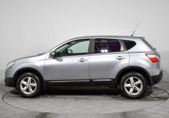 Подержанный автомобиль Nissan Qashqai 2012 года (8 фото)