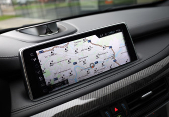 Подержанный автомобиль BMW X5 M 2017 года (19 фото)