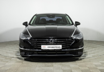 Подержанный автомобиль Hyundai Sonata 2019 года (2 фото)