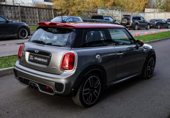 Подержанный автомобиль MINI Hatch 2016 года (5 фото)