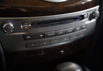 Подержанный автомобиль Infiniti JX 2013 года (15 фото)