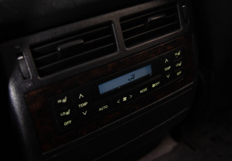 Подержанный автомобиль Toyota Land Cruiser Suv 2011 года (21 фото)