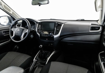 Подержанный автомобиль Mitsubishi L200 2022 года (11 фото)