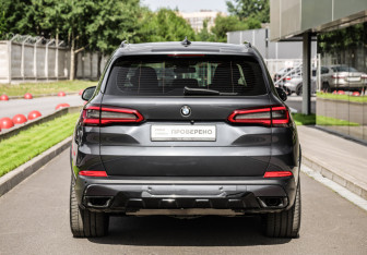 Подержанный автомобиль BMW X5 2019 года (7 фото)