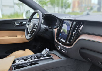 Подержанный автомобиль Volvo XC60 2024 года (14 фото)