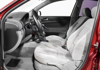 Подержанный автомобиль Volkswagen Passat Sedan 2000 года (10 фото)