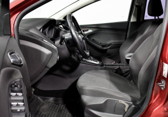 Подержанный автомобиль Ford Focus Wagon 2016 года (10 фото)