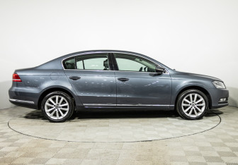 Подержанный автомобиль Volkswagen Passat Sedan 2012 года (4 фото)