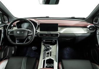 Подержанный автомобиль Geely Coolray 2023 года (13 фото)
