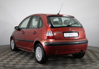 Подержанный автомобиль Citroen C3 Hatchback 2003 года (7 фото)