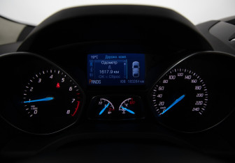 Подержанный автомобиль Ford Kuga 2014 года (13 фото)