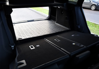 Подержанный автомобиль Jaguar F-Pace 2018 года (32 фото)