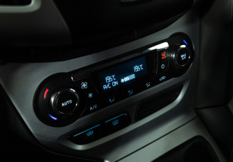 Подержанный автомобиль Ford Focus Sedan 2011 года (15 фото)