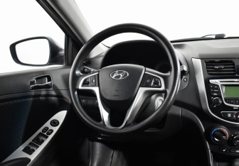 Подержанный автомобиль Hyundai Solaris Hatchback 2012 года (15 фото)