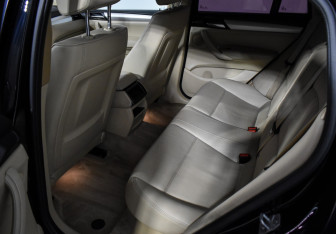 Подержанный автомобиль BMW X4 2015 года (10 фото)