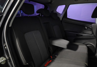 Подержанный автомобиль Kia Venga 2012 года (14 фото)