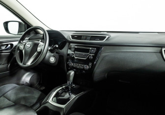 Подержанный автомобиль Nissan X-Trail 2016 года (10 фото)