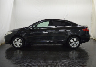 Подержанный автомобиль Renault Fluence 2011 года (8 фото)