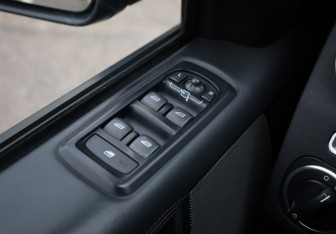 Подержанный автомобиль Land Rover Discovery 2012 года (28 фото)