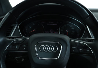 Подержанный автомобиль Audi Q5 2019 года (19 фото)
