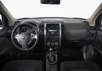 Подержанный автомобиль Nissan X-Trail 2012 года (9 фото)
