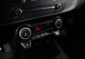 Подержанный автомобиль Kia Rio Sedan 2021 года (14 фото)