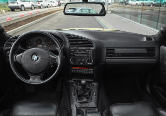 Подержанный автомобиль BMW M3 Coupe 1994 года (14 фото)
