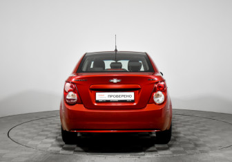 Подержанный автомобиль Chevrolet Aveo Sedan 2012 года (6 фото)
