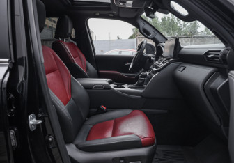 Подержанный автомобиль Toyota Land Cruiser Suv 2021 года (32 фото)