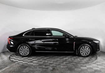 Подержанный автомобиль Hongqi H5 2024 года (5 фото)