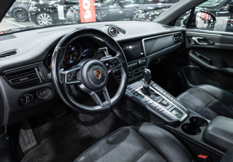 Подержанный автомобиль Porsche Macan 2020 года (17 фото)