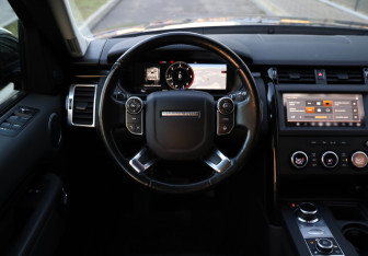 Подержанный автомобиль Land Rover Discovery 2018 года (9 фото)